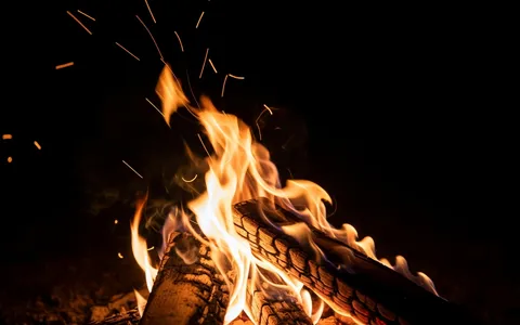 fire-sparkles+31lq/14 loop preview
