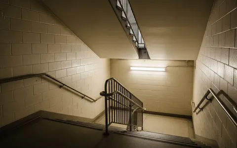 liminal-spaces+rrwd/4 loop preview