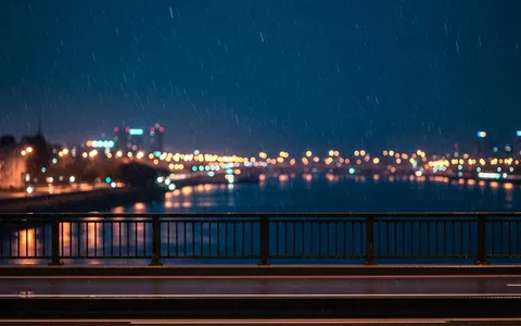 rainy-city-night+b1dv/23 loop preview