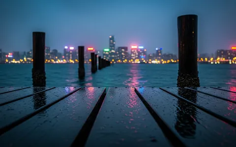 rainy-city-night+j45p/18 loop preview