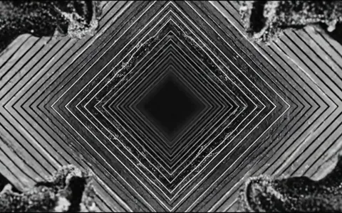 white-hole-geometric+la9m/17 loop preview
